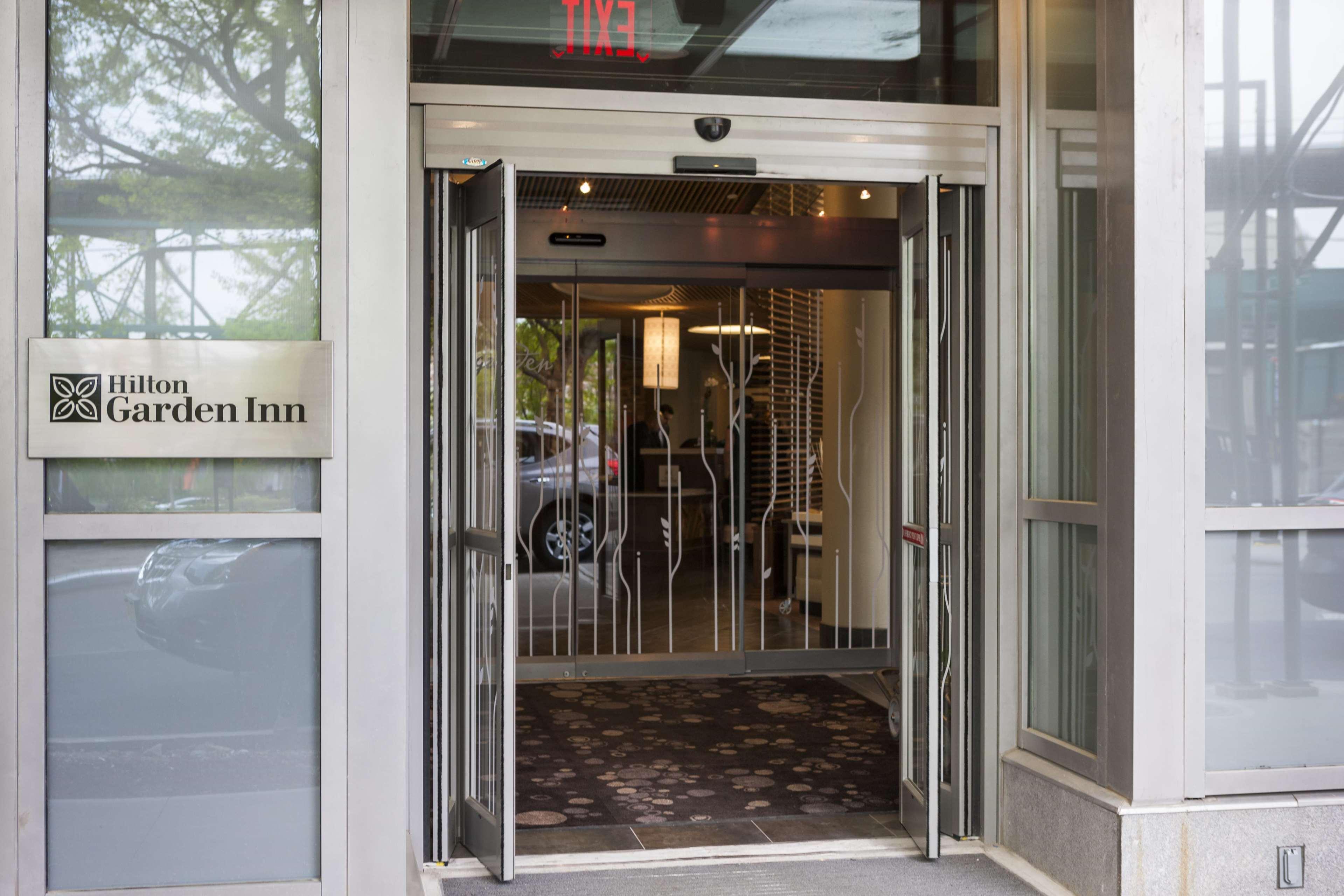 Hilton Garden Inn Long Island City New York Exterior foto